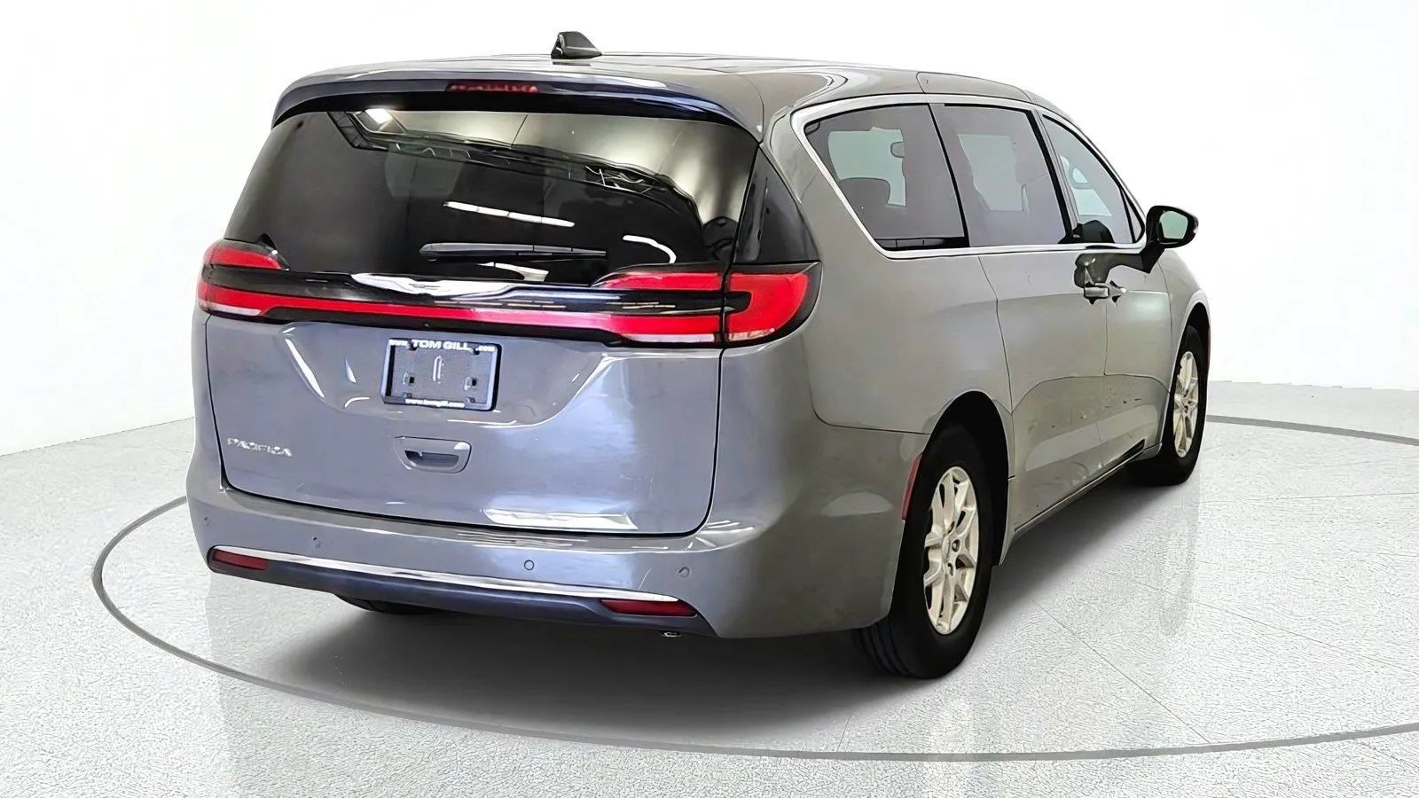 Used 2025 Chrysler Pacifica Select FWD image 8