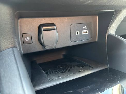 Used 2025 Nissan Versa SV w/ Trunk Package FWD image 30