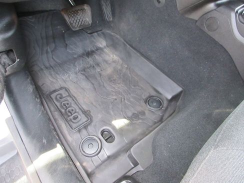Used 2024 Jeep Gladiator Sport AWD/4WD image 24