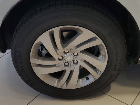 Used 2023 Land Rover Range Rover Evoque R-Dynamic S image 5