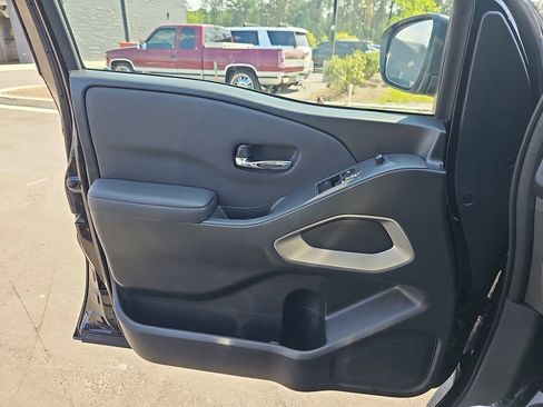 Used 2024 Nissan Frontier SV w/ SV Convenience Package RWD image 29