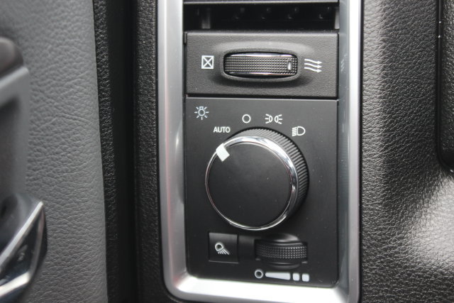 Used 2024 RAM 1500 Classic SLT AWD/4WD image 14
