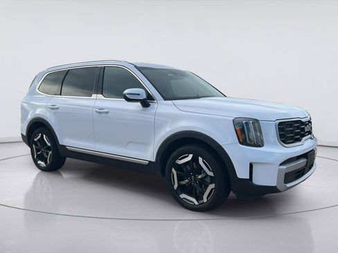 Used 2025 Kia Telluride S FWD image 3