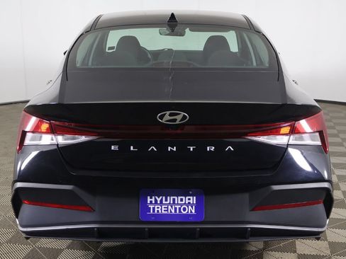 Used 2024 Hyundai Elantra SEL FWD image 11