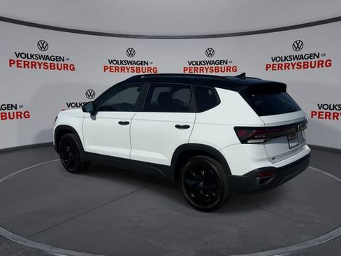 New 2026 Volkswagen Taos SE FWD image 6
