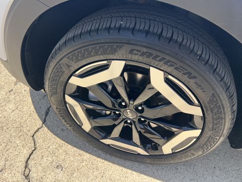 Used 2025 Kia Telluride S FWD image 9