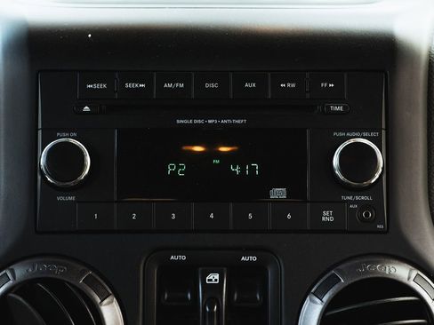 Used 2018 Jeep Wrangler Unlimited Sport S image 34