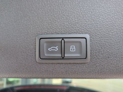 Used 2024 Audi Q8 e-tron Prestige w/ Prestige Package image 39