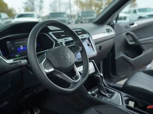Used 2023 Volkswagen Tiguan SE R-Line image 27