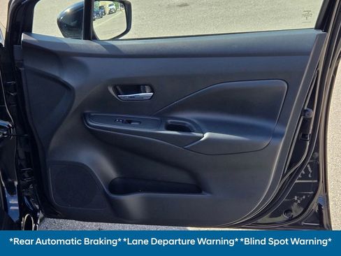 Used 2023 Nissan Versa SV image 7