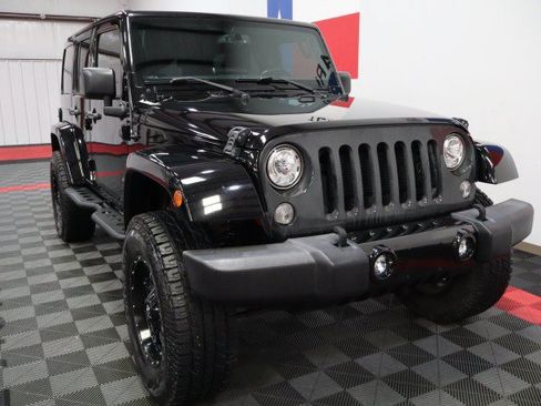 Used 2017 Jeep Wrangler Unlimited Sahara w/ Connectivity Group AWD/4WD image 15