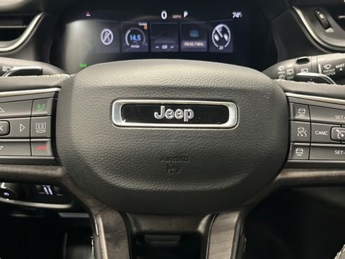 Used 2024 Jeep Grand Cherokee L Limited w/ Luxury Tech Group II AWD/4WD image 16