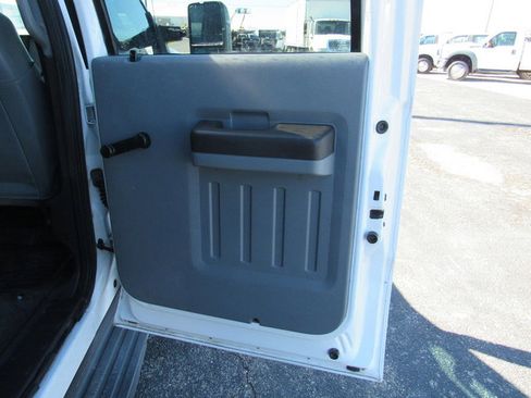 Used 2016 Ford F550 2WD Crew Cab Super Duty image 17