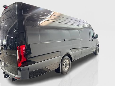 Used 2024 Mercedes-Benz Sprinter 2500 image 12