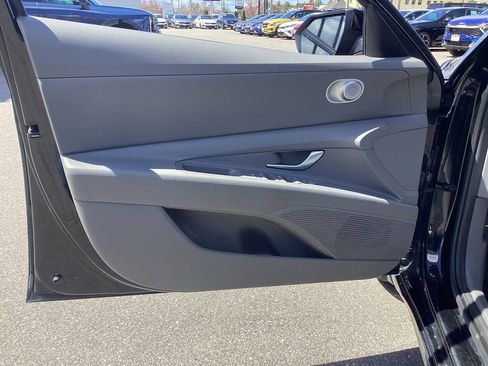 Used 2023 Hyundai Elantra SEL FWD image 10