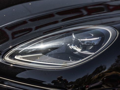 Certified 2026 Porsche Macan AWD/4WD image 18