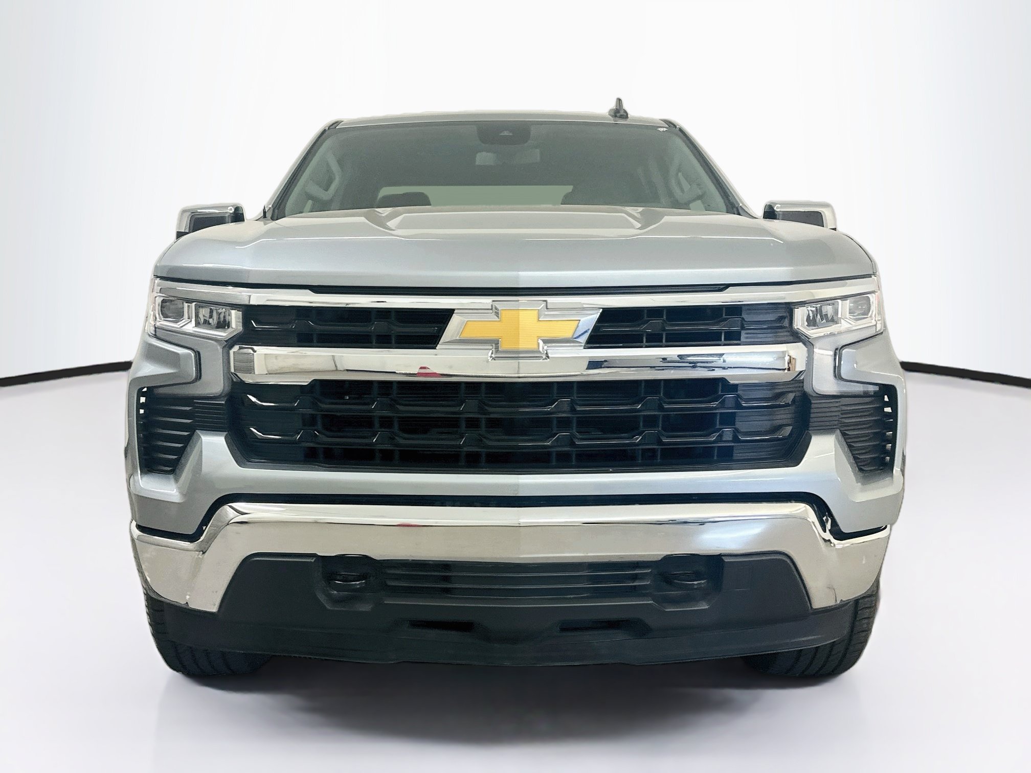 Used 2024 Chevrolet Silverado 1500 LT AWD/4WD image 2
