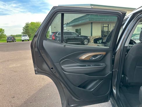 Used 2019 GMC Terrain SLE w/ Driver Convenience Package FWD image 22