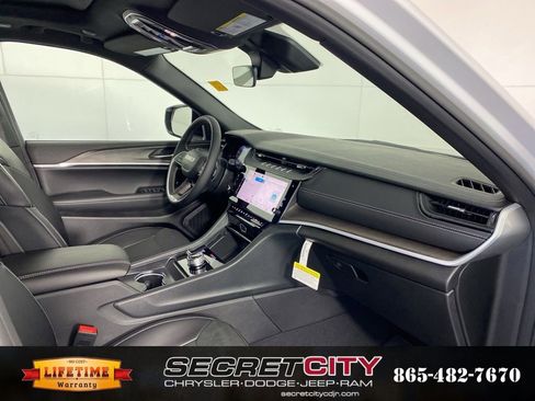 New 2026 Jeep Grand Cherokee Altitude image 34