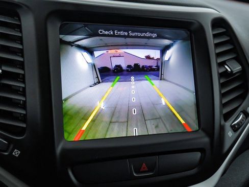 Used 2017 Jeep Cherokee Trailhawk w/ Cold Weather Group image 20