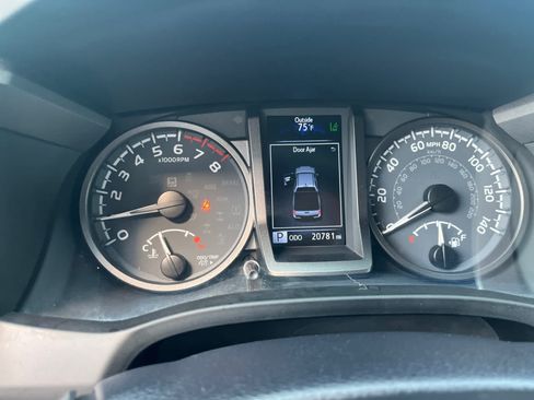Used 2023 Toyota Tacoma TRD Sport AWD/4WD image 16