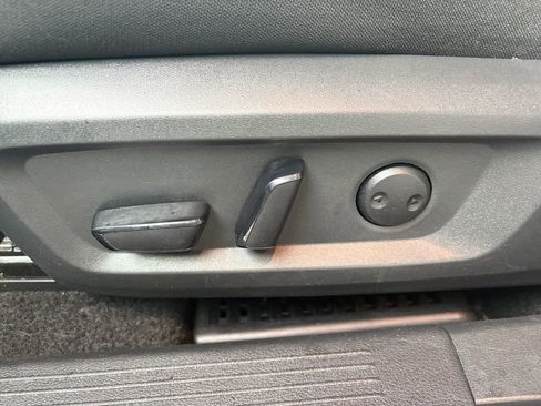 Used 2023 Nissan Rogue SV image 14