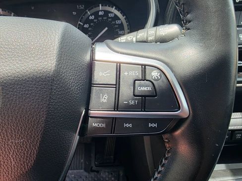 Used 2021 Toyota Highlander XLE AWD/4WD image 22