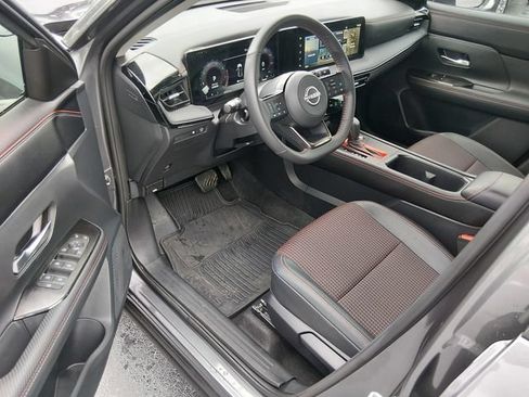 Certified 2025 Nissan Kicks SR FWD image 10