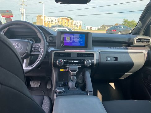 Certified 2026 Toyota Tacoma SR5 AWD/4WD image 37