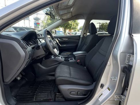 Used 2018 Nissan Rogue SV w/ Premium Package image 12