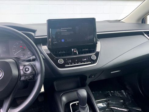 Used 2025 Toyota Corolla LE FWD image 7