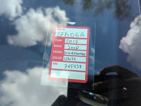 Used 2017 Jeep Grand Cherokee Limited w/ Luxury Group II image 11