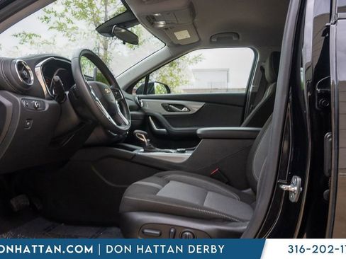 Used 2025 Chevrolet Blazer LT FWD image 3
