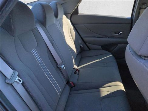 Used 2023 Hyundai Elantra SEL w/ Convenience Package image 19