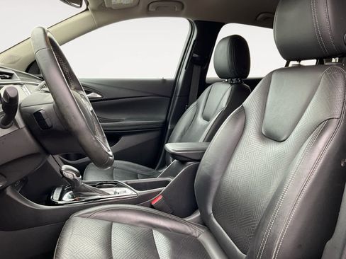 Used 2020 Buick Encore GX Essence image 10