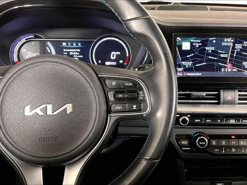 Used 2022 Kia Niro EX Premium FWD image 19