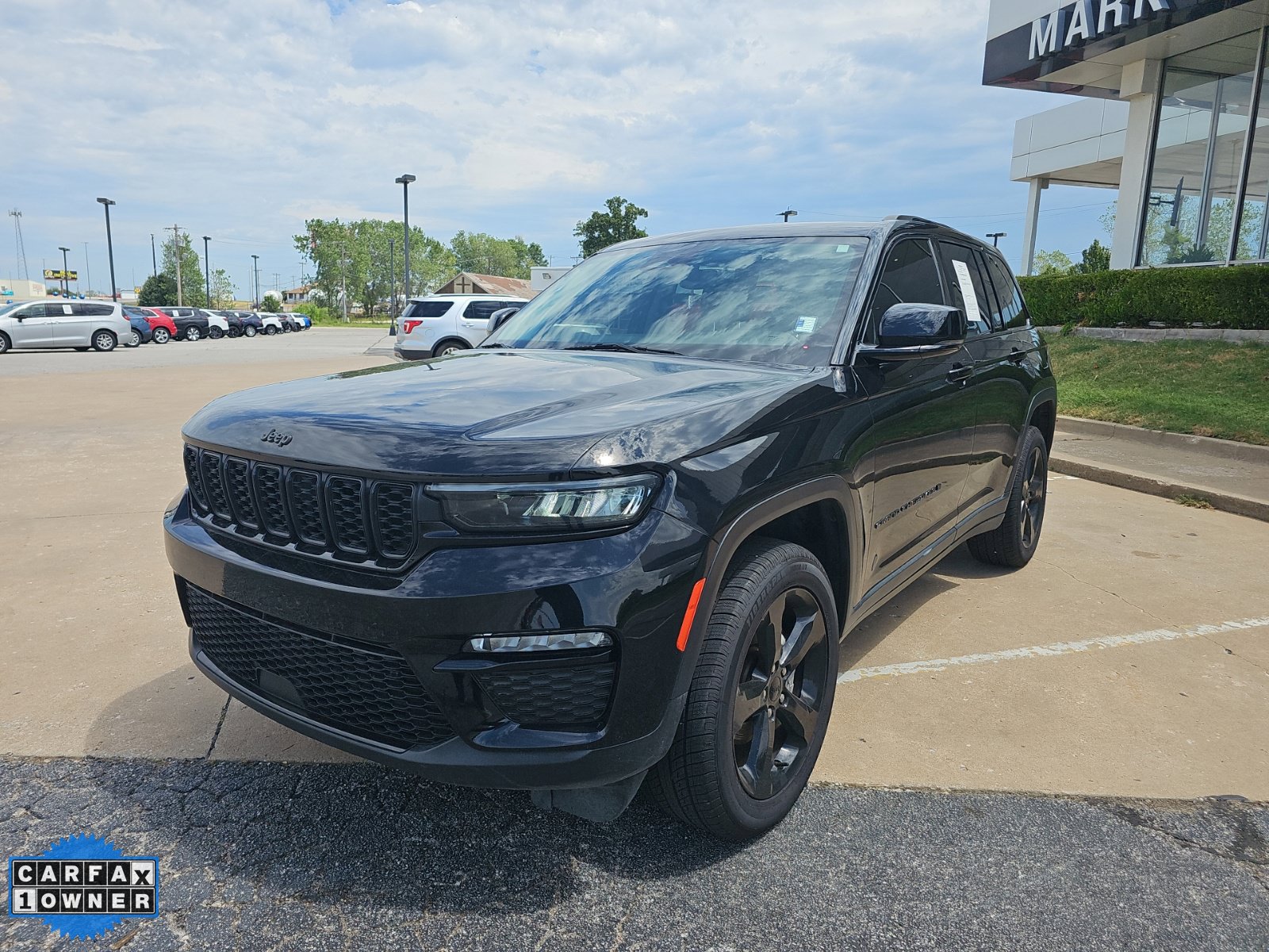Used 2023 Jeep Grand Cherokee Limited w/ Black Appearance Package AWD/4WD image 8