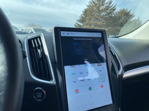 Used 2022 Ford Edge Titanium w/ Class II Trailer Tow Package image 10