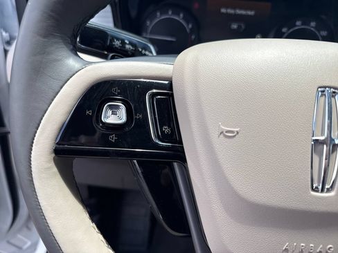 Used 2022 Lincoln Corsair AWD w/ Premium Package image 24