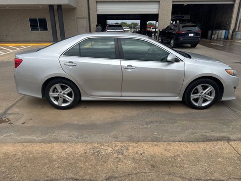 Used 2013 Toyota Camry SE image 6