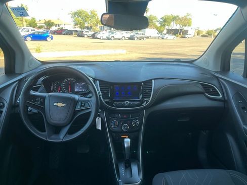 Used 2020 Chevrolet Trax LT image 24
