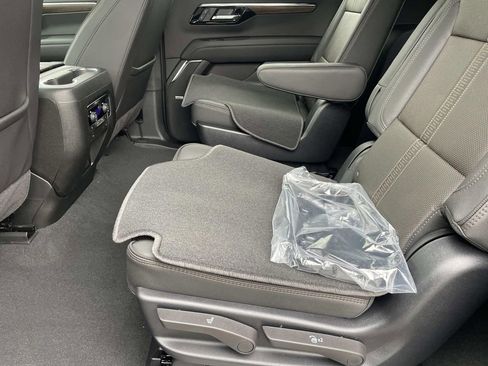 New 2025 Chevrolet Suburban High Country image 12