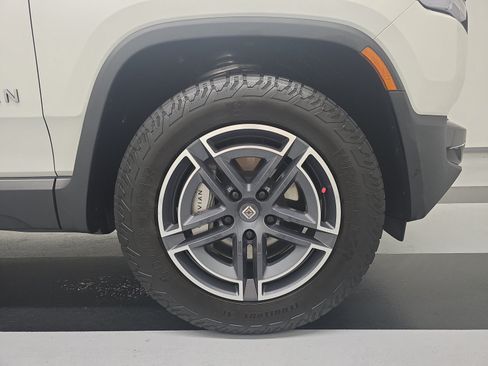Used 2025 Rivian R1S Adventure AWD/4WD image 11
