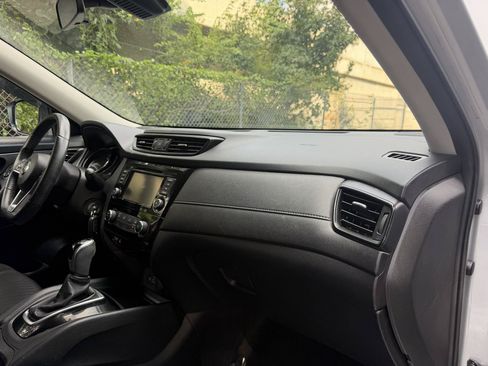 Used 2019 Nissan Rogue S w/ Special Edition Package FWD image 17