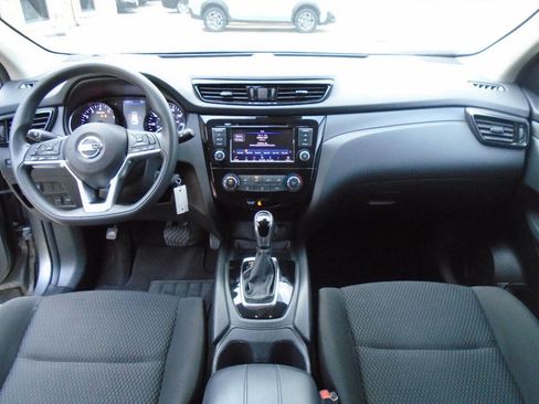 Used 2021 Nissan Rogue Sport S image 6