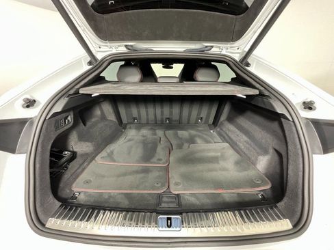 Used 2020 Lamborghini Urus Base image 27