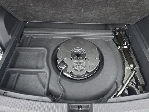 Used 2024 Volkswagen Atlas Cross Sport SEL Premium R-Line image 36