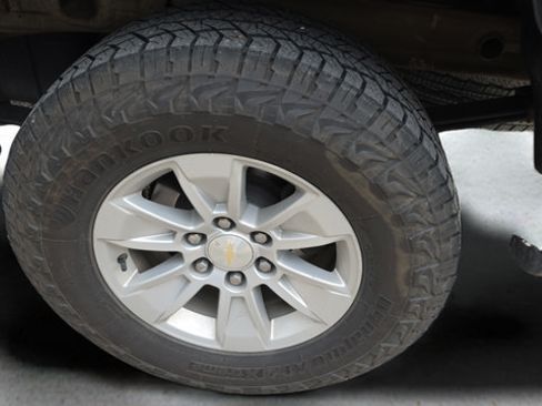 Used 2022 Chevrolet Silverado 1500 LT AWD/4WD image 25
