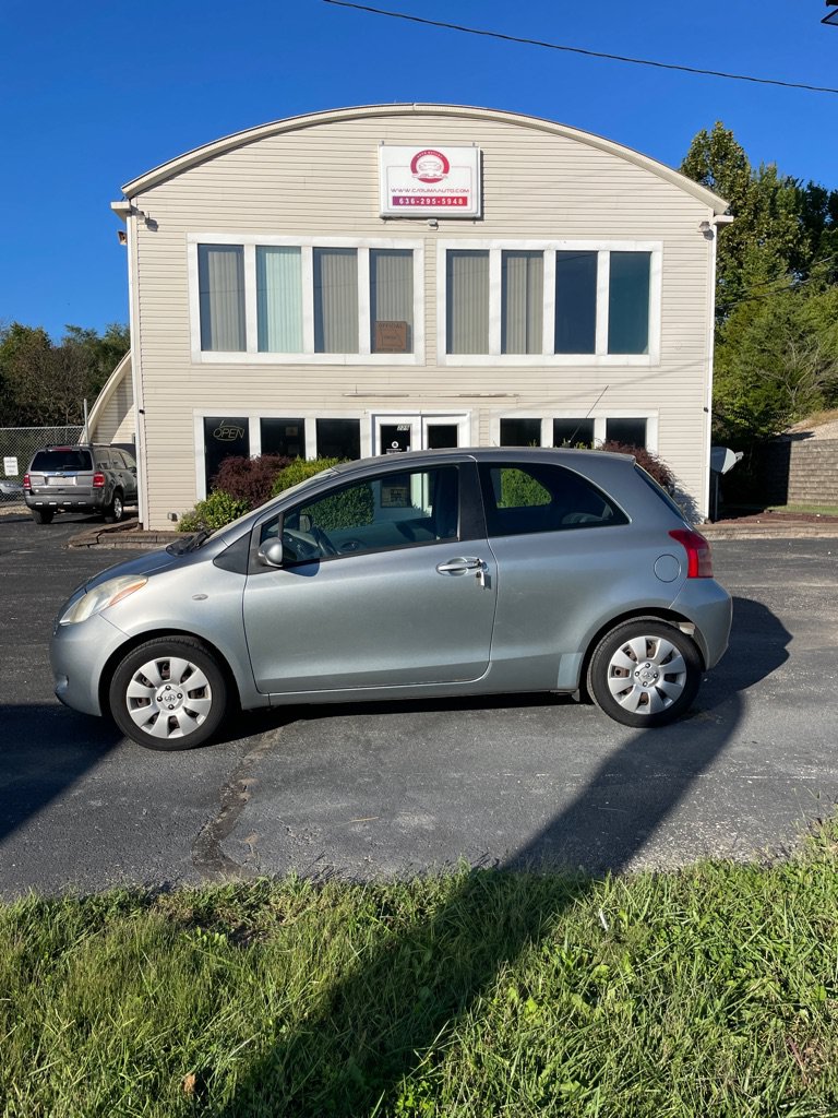 Used 2008 Toyota Yaris 2-Door Hatchback FWD image 2