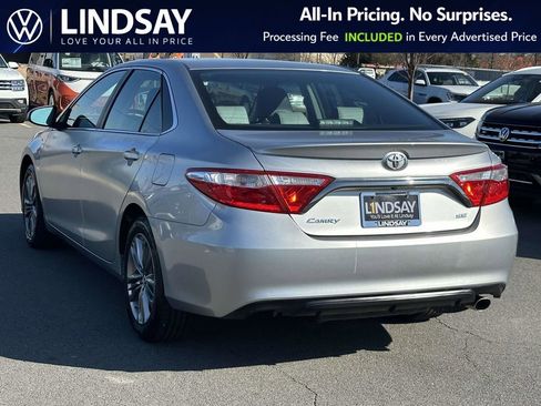Used 2017 Toyota Camry SE image 5